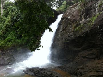 1280px-Soochipara_Falls,_Wayanad_Kerala,_2013_(Landscape)